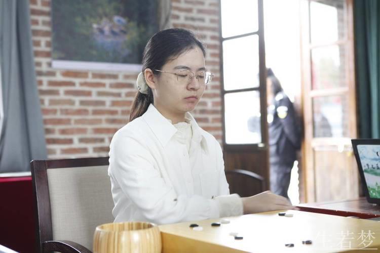 周泓余、陆敏全等名将挺进第五届中国女子围棋名人战八强
